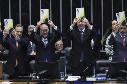 Constituição em solenidade no Congresso (Foto: Lula Marques/ABr)