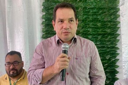 Denis Paiva anunciou corte do próprio salário e de secretários (Foto: Prefeitura de Atalaia do Norte/Divulgação)