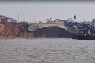 Parte do porto desabou com efeito das "terras caídas" (Imagem: Redes sociais/Reprodução)