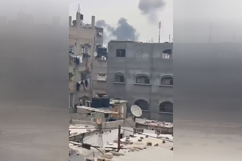 Brasileiro gravou em vídeo fumaça causada por bombardeio (Foto: YouTube/Reprodução)
