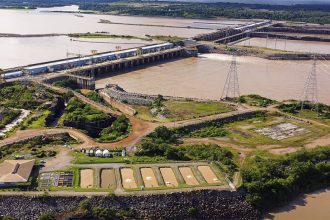 Hidrelétrica de Santo Antônio: sem condições de gerar energia na seca (Foto: Santo Antônio Energia/Facebook)