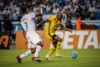 Amazonas derrota Paysandu e fica a uma vitória do acesso