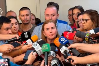 Yara Lins na delegacia geral