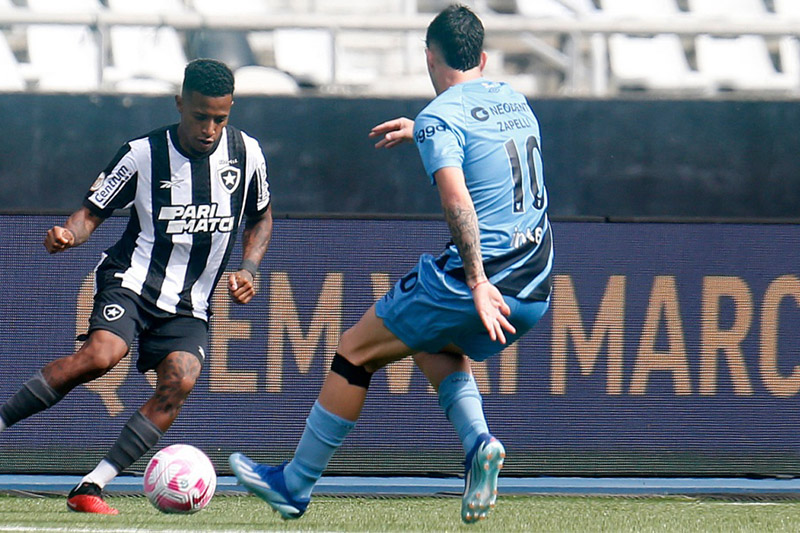 Botafogo e Athletico ficaram no empate em jogo que começou no sábado e terminou neste domingo (Foto: Vitor Silva/Botafogo)