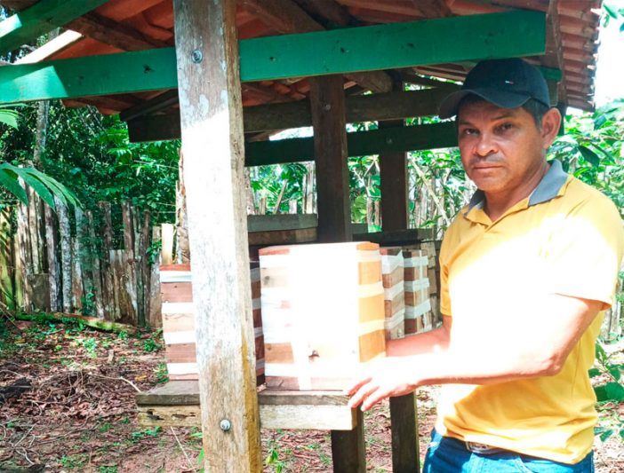 Altamiro Carvalho, apicultor