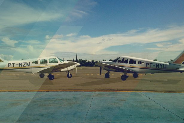 Aviões de pequeno porte voam regularmente do Aeroclube para municípios do interior (Foto: Aeroclube/Divulgação)