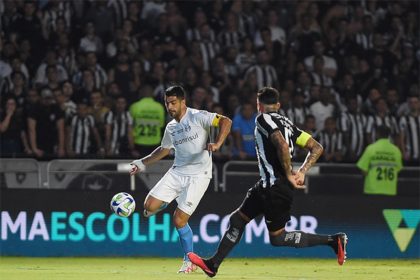 Luis Suárez fez três gols na vitória do Grêmio contra o Botafogo (Foto: Alexandre Durão/Grêmio FBPA)
