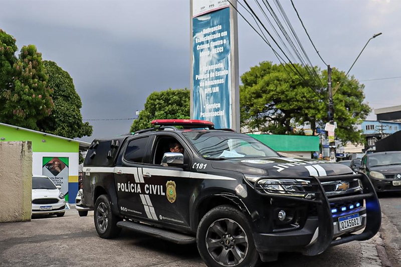 Mulher está detida na Delegacia de Crimes contra a Pessoa Idosa (Foto: PC-AM/Divulgação)