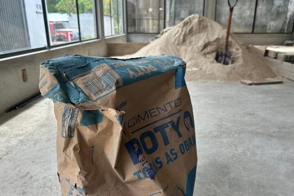 Cimento Poty é um dos que estão em falta em Manaus (Foto: Murilo Rodrigues/AM ATUAL)