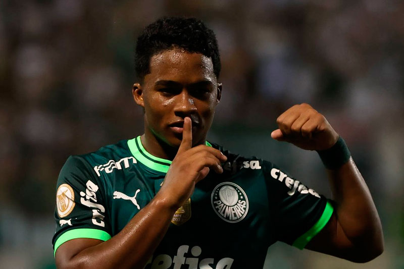 Palmeiras faz 3 a 0 no Inter e dorme líder do Brasileirão