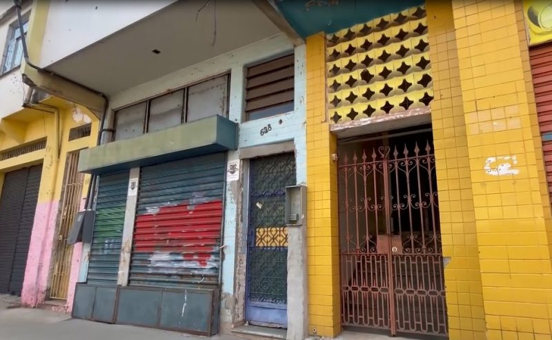 Comerciantes da Rua Joaquim Nabuco estão fechando a porta, com medo do tráfico da área (Foto: Willison Cardoso/AM ATUAL)
