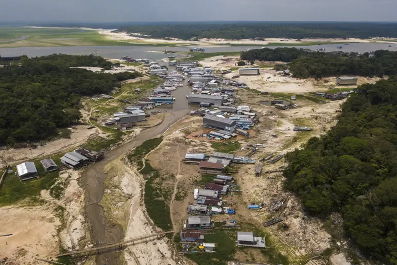 A seca no Amazonas teve influência do El Niño. Marina do David, na zona oeste de Manaus (Foto: Rafa Neddermeyer/ABr)
