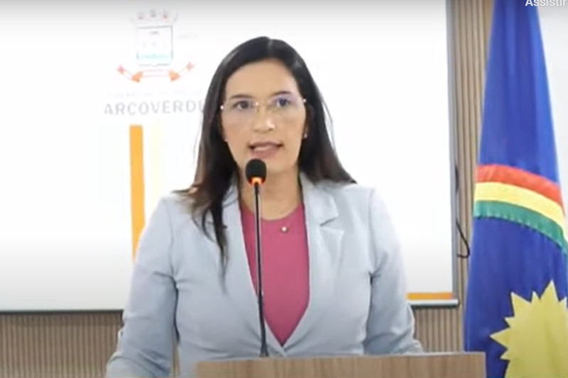 Zirleide Monteiro pediu desculpas após ser atacada nas redes sociais (Imagem: PEonline/CM Arcoverde/Reprodução)