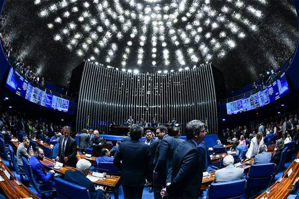 Plenário do Congresso Nacional: derrubada de vetos de Lula (Foto: Marcos Oliveira/Agência Senado)