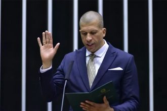Deputado Douglas Viegas assumiu vaga na Câmara (Foto: Zeca Ribeiro/Agência Câmara)