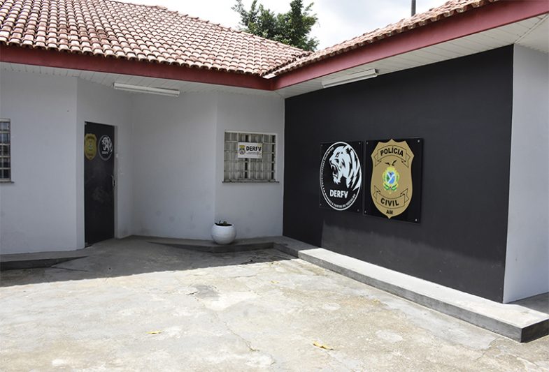 Policiais da Delegacia de Roubos e Furtos de Veículos investigaram os suspeitos (Foto: Erlon Rodrigues/PC-AM)