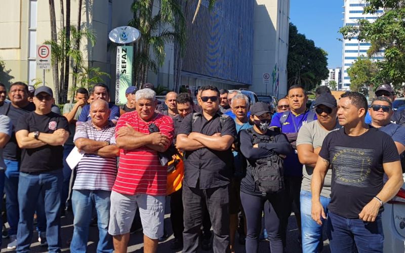 O Sindicato dos Vigilantes de Manaus fez manifestação em frente à Sefaz para cobrar pagamento de salários atrasados (Foto: Divulgação/Sindeva)