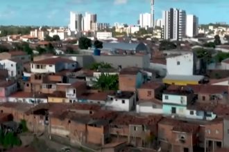 Moradores de bairro em Maceió foram retirados devido ao risco de afundamento do solo (Imagem: TV Cultura/YouTube/Reprodução)