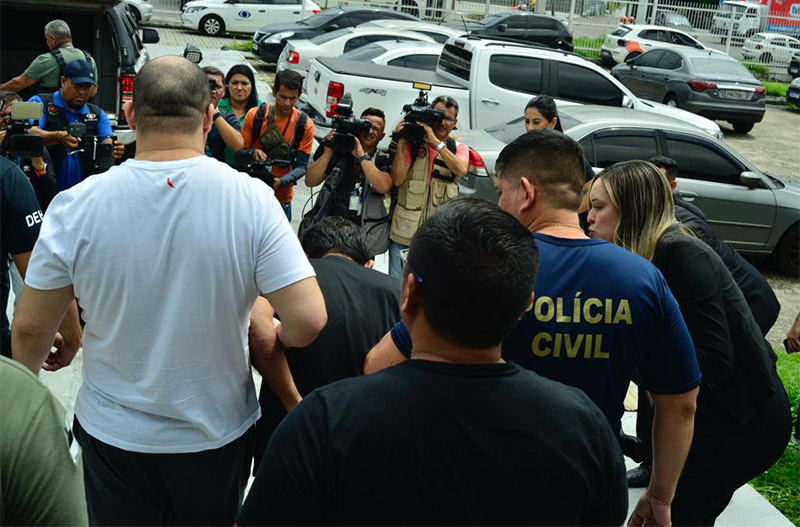 Suspeito de sequestro foi preso. Polícia procura outros quatro envolvidos (Foto: PC-AM/Divulgação)