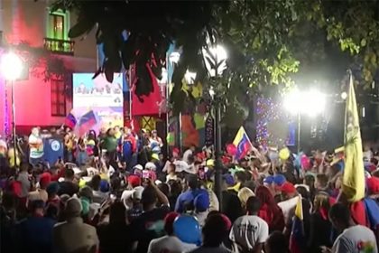 Eleitores comemoram resultado de referendo sobre anexar território da Guiana Imagem: CNN/YouTube)