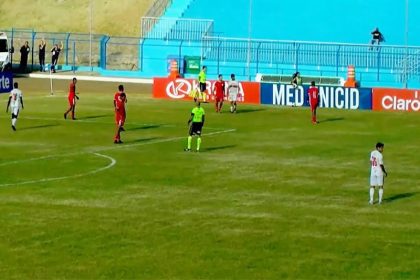 Fast (de branco) empatou em 0 a 0 na estreia da Copinha contra o América-RN (Imagem: FPF/YouTube)