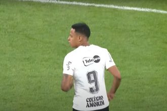 Arthur Sousa fez os três gols do Corinthians, que está na final da Copinha (Imagem: YouTube/Reprodução)