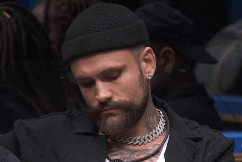 Vinícius disse estar triste por ser eliminado do BBB 24 (Imagem: Globoplay/Reprodução)
