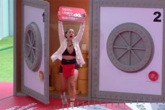 Fernanda achou carta premiada em cofre e ganhou prova do Anjo (Imagem: Globoplay)
