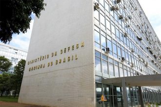 Ministério da Defesa alegou que adegas possibilitam melhor ambiente em hotéis militares (Foto: Ministério da Defesa/Divulgação)