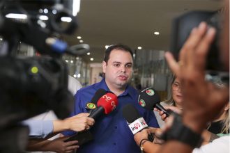 Deputado Roberto Cidade será governador em exercício até sexta-feira (Foto: Arthur Castro/ Secom)