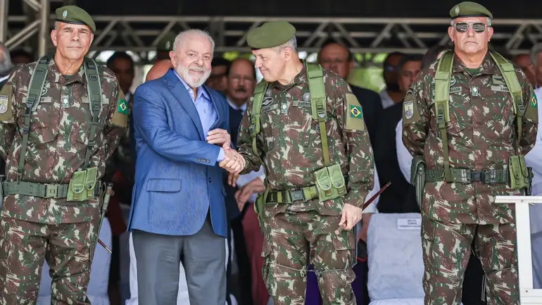 Lula em solenidade do Exército em Recife: afago aos militares (Foto: Ricardo Stuckert/PR)