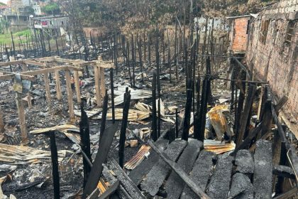 Os incêndios destruíram residências e deixaram várias famílias desabrigadas (Foto: ATUAL)