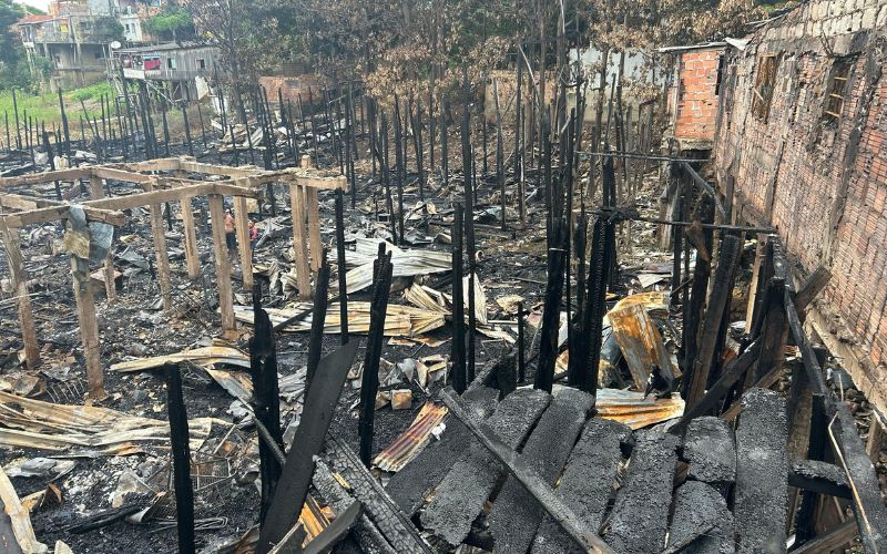 Os incêndios destruíram residências e deixaram várias famílias desabrigadas (Foto: ATUAL)  