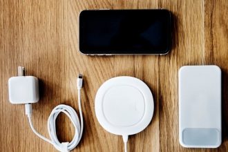 Juízes decidem que Apple deve fornecer carregador para seu celular (Foto: Divulgação/freepik)