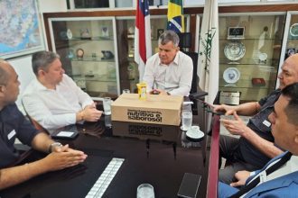 Os idealizadores do mingau se reuniram com o superintendente da Suframa, Bosco Saraiva, para discutir incentivos ao projeto (Foto: Divulgação/Suframa)