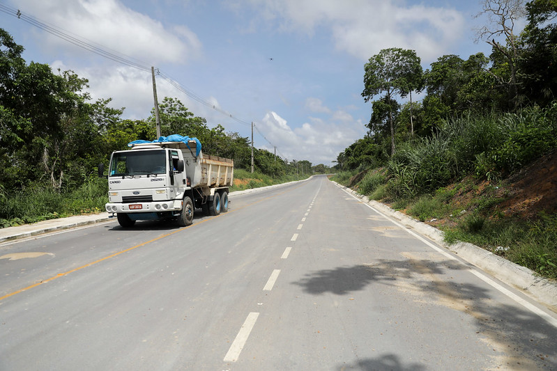 Avenida Desembargador Anísio Jobim foi asfaltada pelo governo do Amazonas (Foto: Alex Pazuello/Secom)