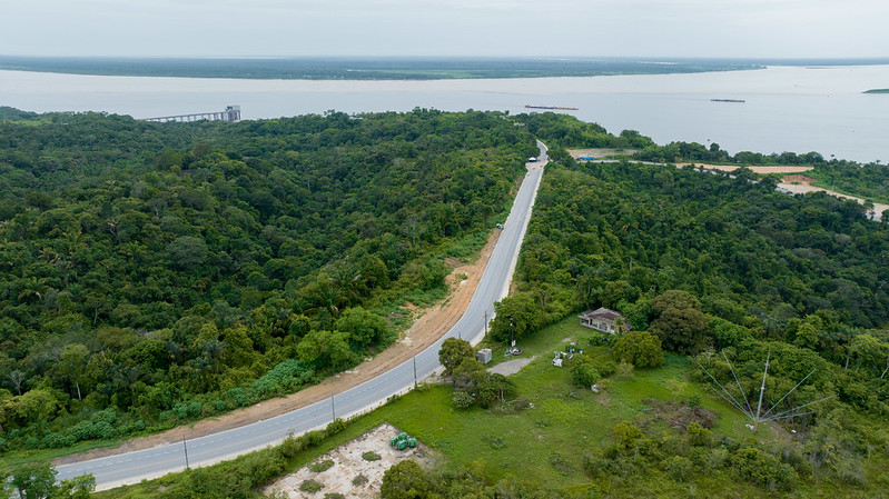 Avenida Desembargador Anísio Jobim foi asfaltada pelo governo do Amazonas (Foto: Secom)