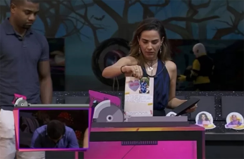Davi acompanha Wanessa na destruição de cartas de familiares de integrantes do BBB 24: abalo emocional (Imagem: Globoplay/Reprodução)