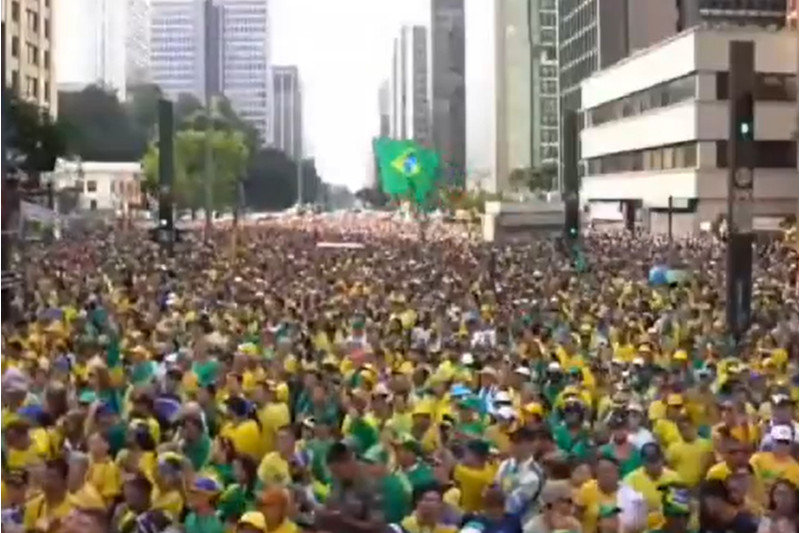 Bolsonaristas .lotaram a Avenida Paulista para ouvir Bolsonaro neste domingo (Imagem: X/Reprodução)