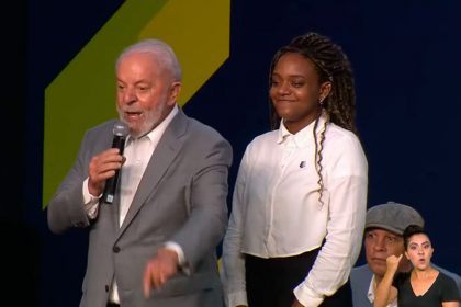 Lula e jovem aprendiz da Volkswagen
