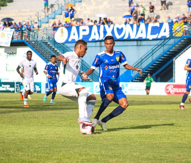 Nacional (de azul) venceu Manaus FC e avançou para fase semifinal (Foto: Mateus Moreira/FAF)