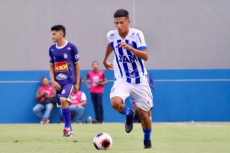 São Raimundo, do jogador Wagner, obteve a vitória com gol de pênalti, aos 49 minutos do segundo tempo (Foto: Divulgação)