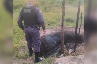 Segundo a polícia, o homem matou duas pessoas, queimou os corpos e os enterrou (Foto: Divulgação/PM-AM)