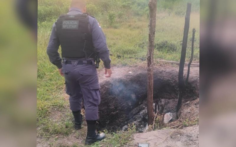 Segundo a polícia, o homem matou duas pessoas, queimou os corpos e os enterrou (Foto: Divulgação/PM-AM) 