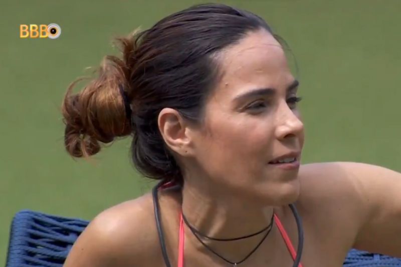 Em conversa com aliados, Wanessa percebeu que a banda de Glória Groove não olharam para ela (Foto: Reprodução/Globoplay)