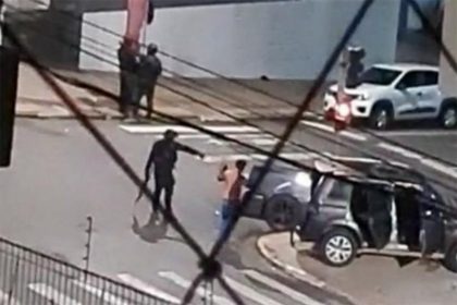 Bandidos fecham acesso a Criciúma em assalto a banco: cidade dominada (Imagem: Câmera de segurança/PCSC)