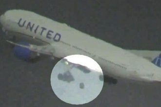 Avião da United Airlines perdeu um dos pneus na decolagem (Imagem: X Twitter/Reprodução)