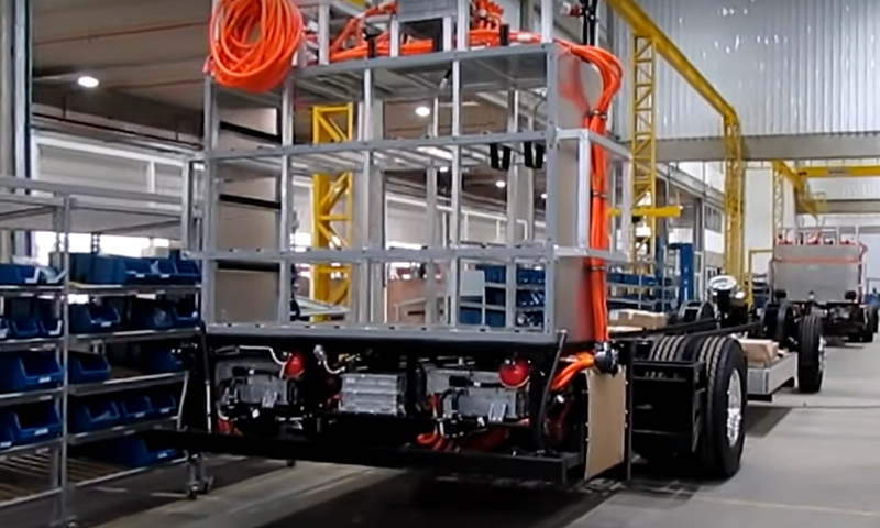 Baterias em chassi de ônibus elétrico: BYD vai instalar fábrica em Manaus (Imagem: BYD/YouTube/Reprodução)