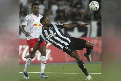 Júnior Santos marcou os dois gols do Botafogo (Foto: Vitor Silva/Botafogo)