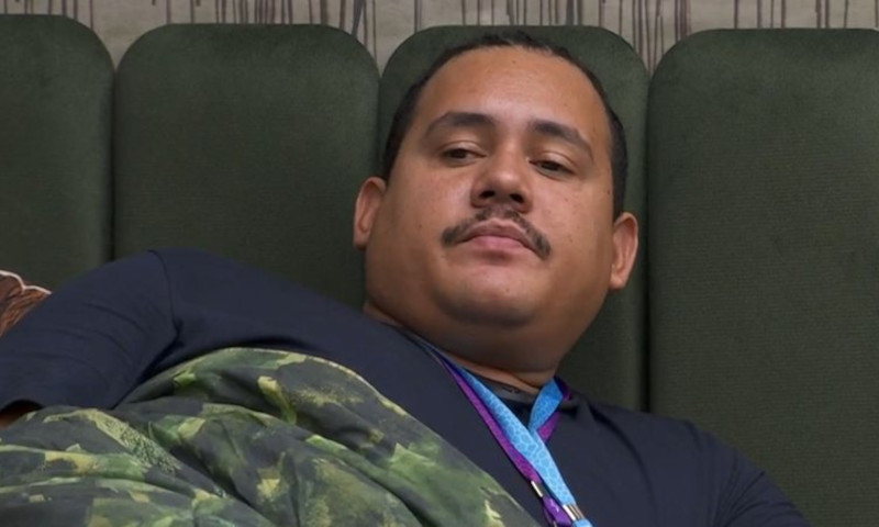 Lucas Henrique - o Buda, ainda não sabe que a esposa acabou o relacionamento (Imagem: Globoplay/Reprodução)